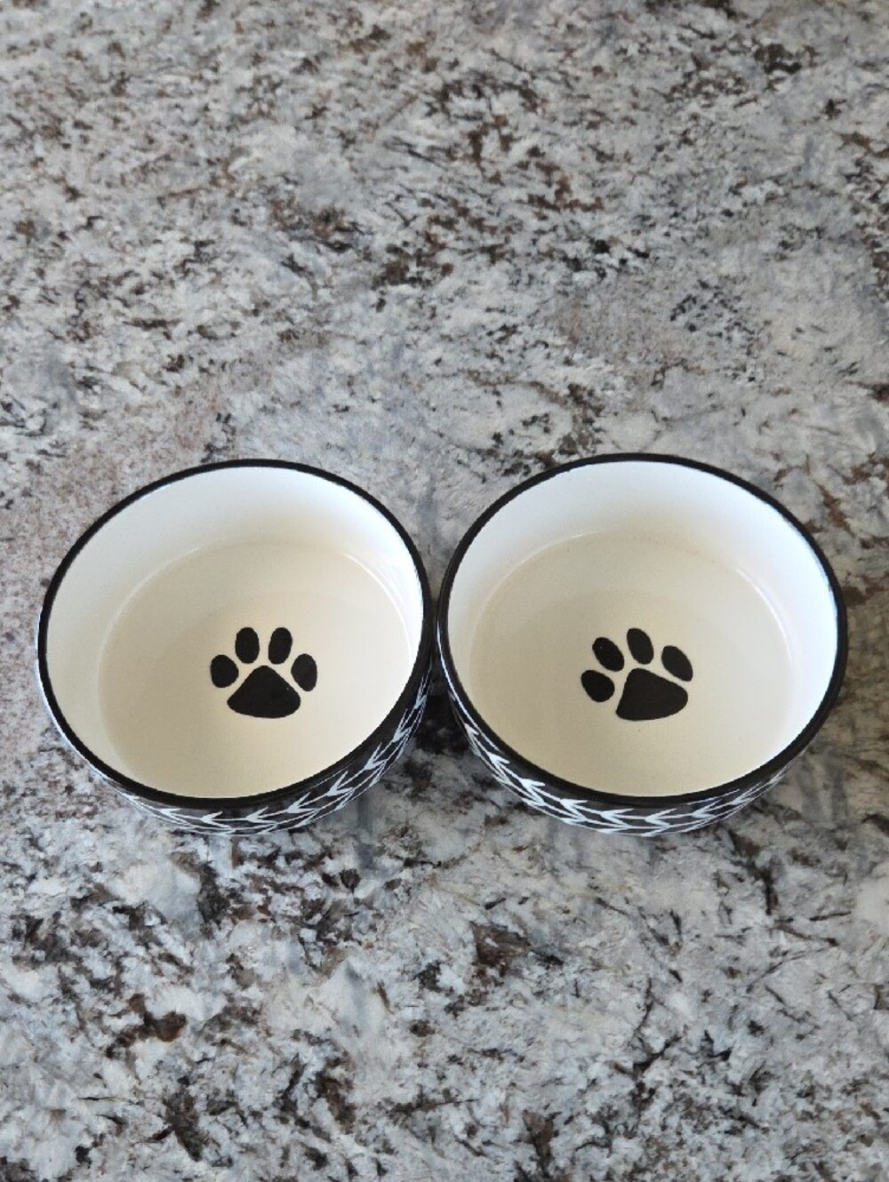 Ceramic Pet Bowls with Black and White Leaf Pattern - Picture 6 of 8